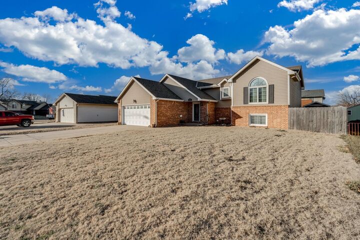 Property Photo: 5440 S Stoneborough Ct KS 67217