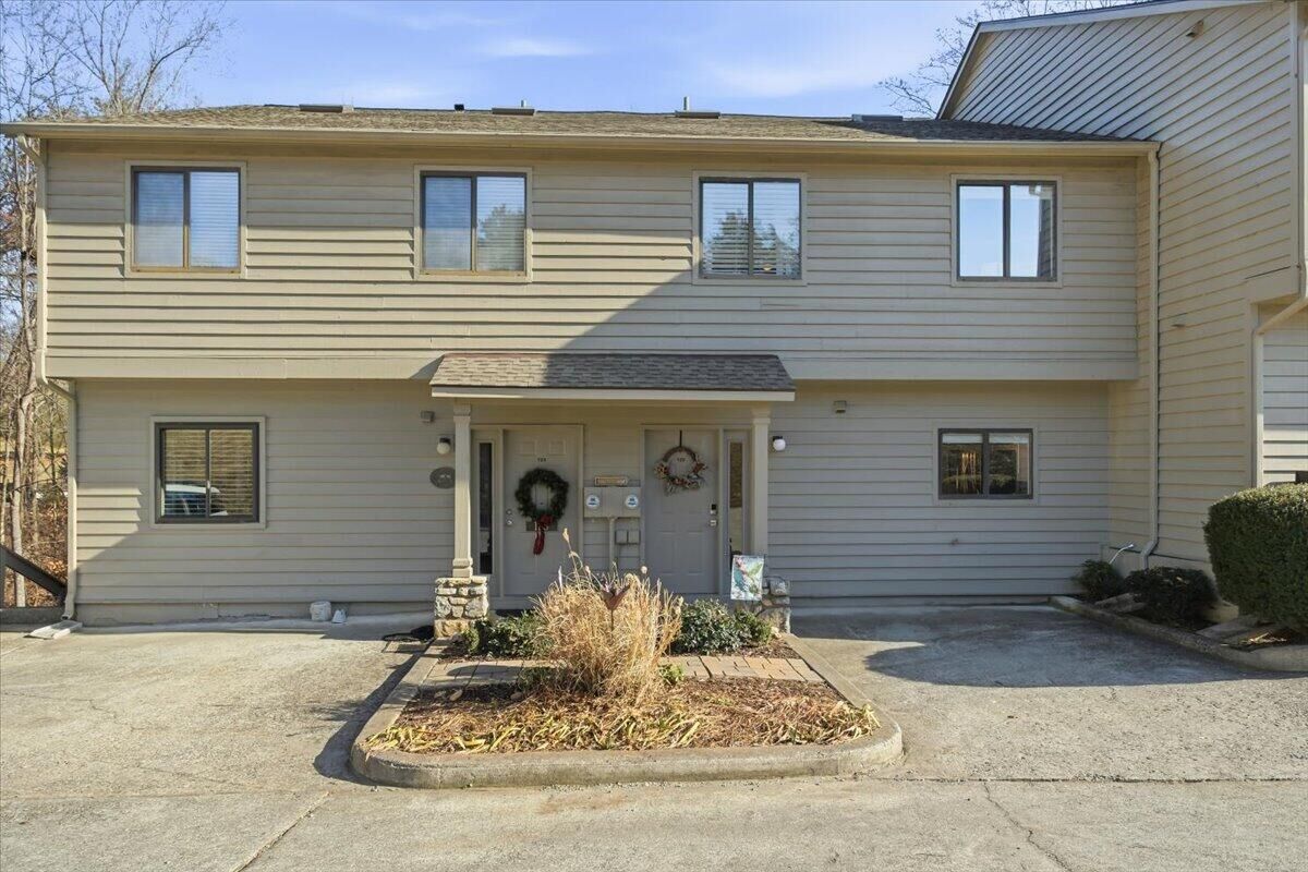 Property Photo:  219 Shoreline Marina Cir 122  VA 24121 