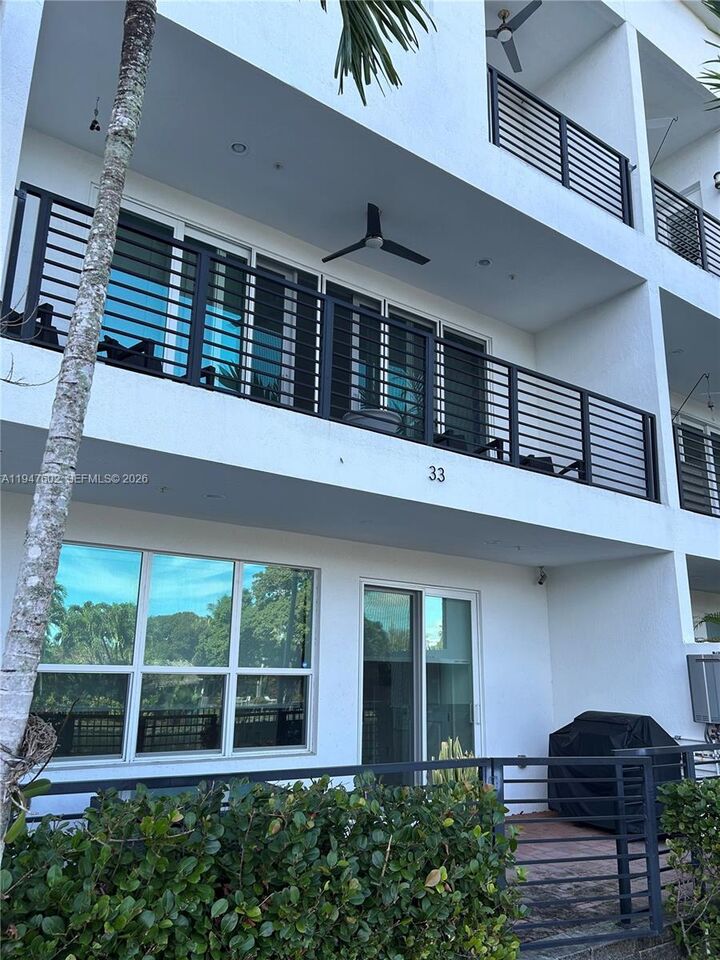 Property Photo: 2900 NE 12th Ter 33 FL 33334