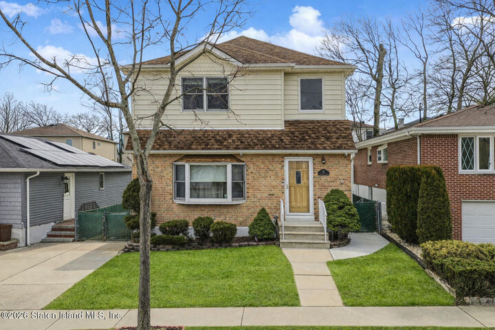 Property Photo:  12 Clarence Place  NY 10306 