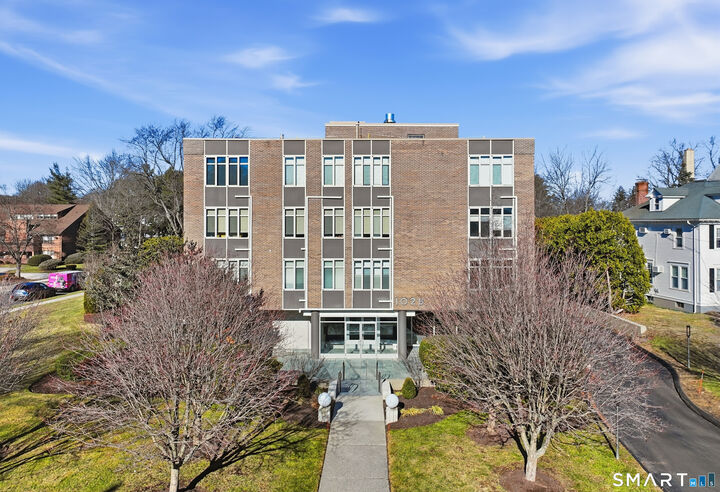 Property Photo:  1028 Farmington Avenue Apt 3G  CT 06107 