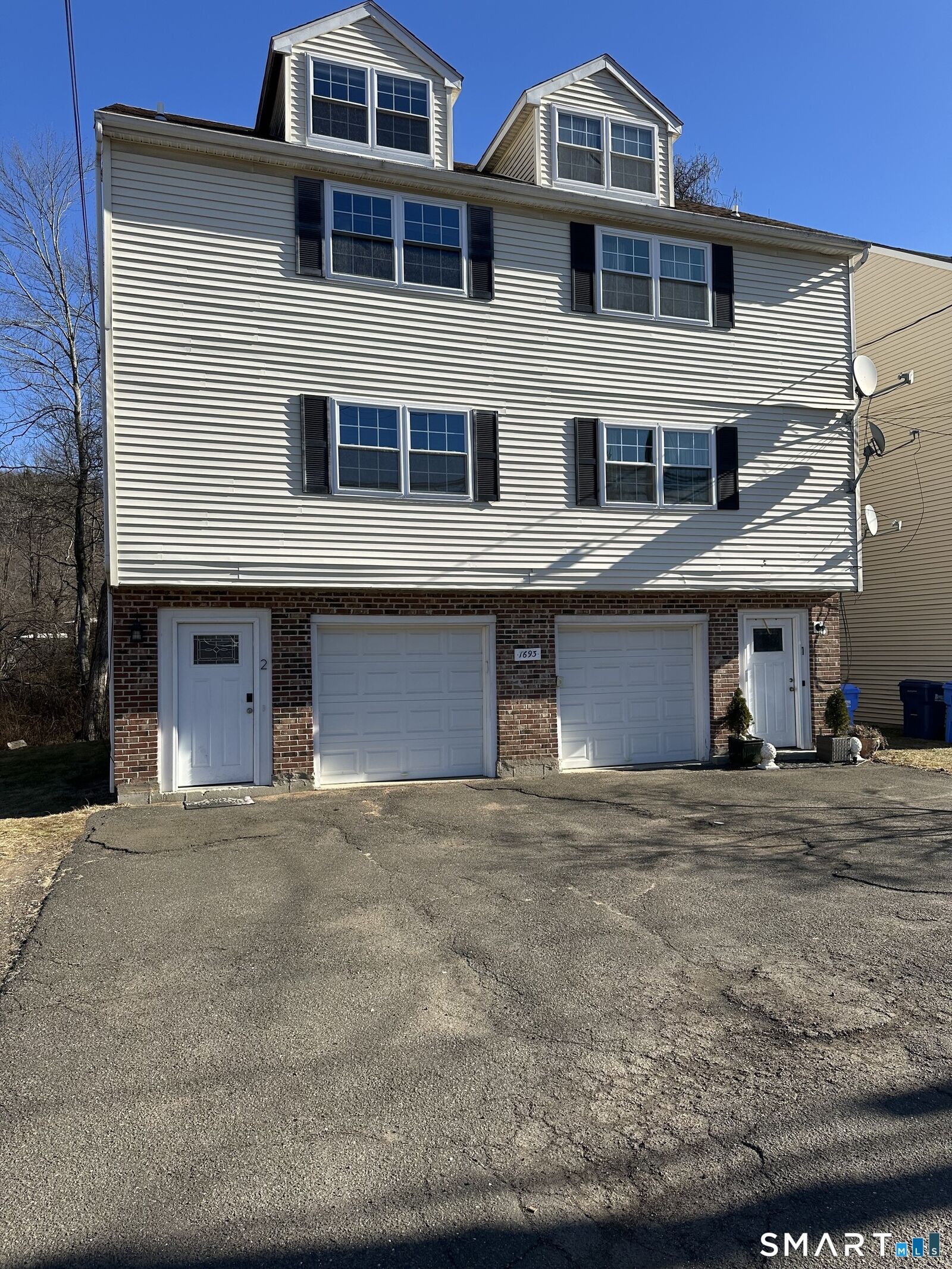 Property Photo:  1693 Litchfield Turnpike  CT 06525 