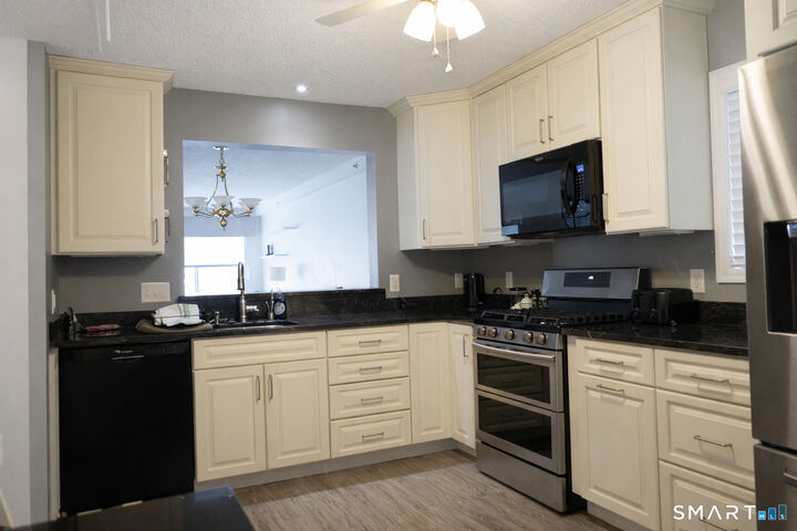 Property Photo: 2 Mansfield Grove Road Apt 170 CT 06512