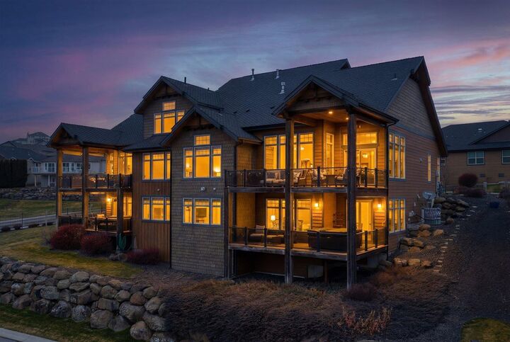 Property Photo:  8926 E Courtview Ln  WA 99217 