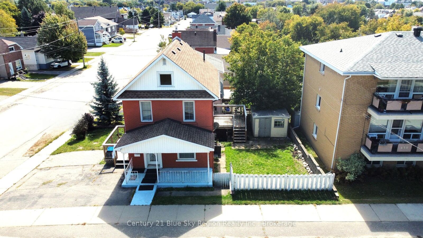 Photo de la propriété:  695 High Street  ON P1B 6R9 