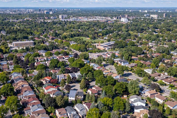 Property Photo:  6 Wheaton Grove  ON M1J 3L5 