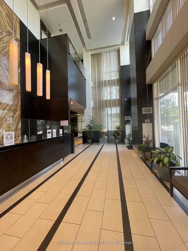 Photo de la propriété: 30 Herons Hill Way 1504 ON M2J 0A7