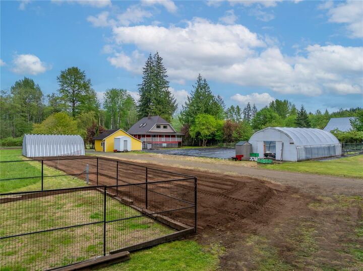 Property Photo: 6499 Fitzgerald Rd BC V9J 1M7