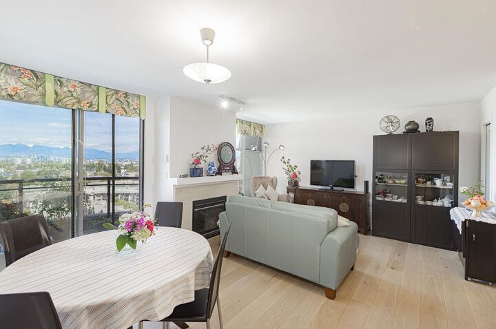 Property Photo:  8460 Granville Avenue 1607  BC V6Y 4E7 