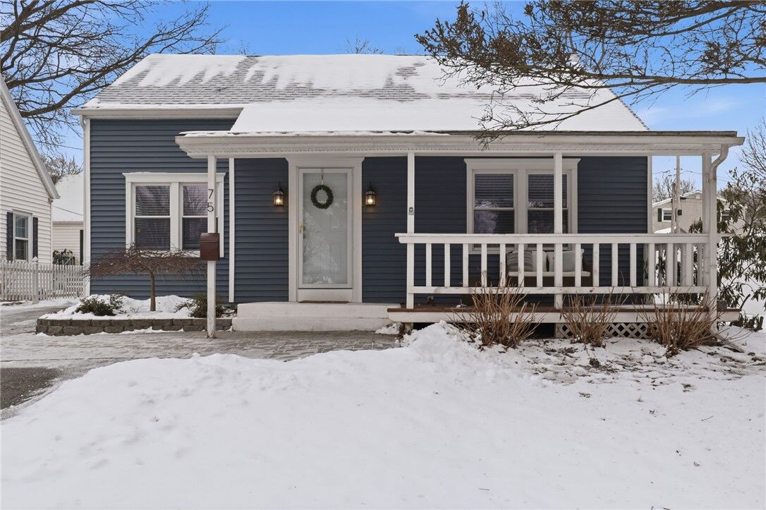 Property Photo:  75 Maplewood Avenue  NY 14559 