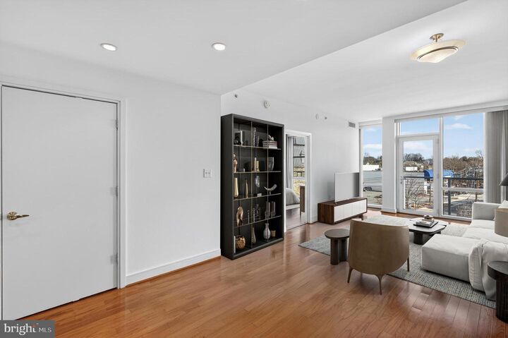 Property Photo: 6820 Wisconsin Avenue 5004 MD 20815