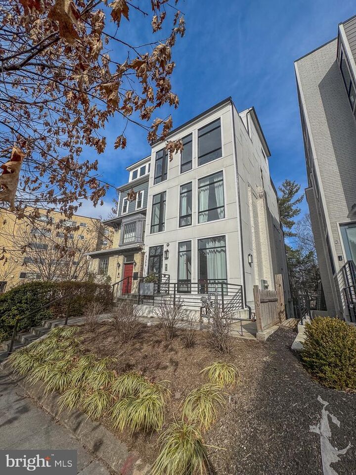 Property Photo:  5309 Connecticut Avenue NW 1  DC 20015 