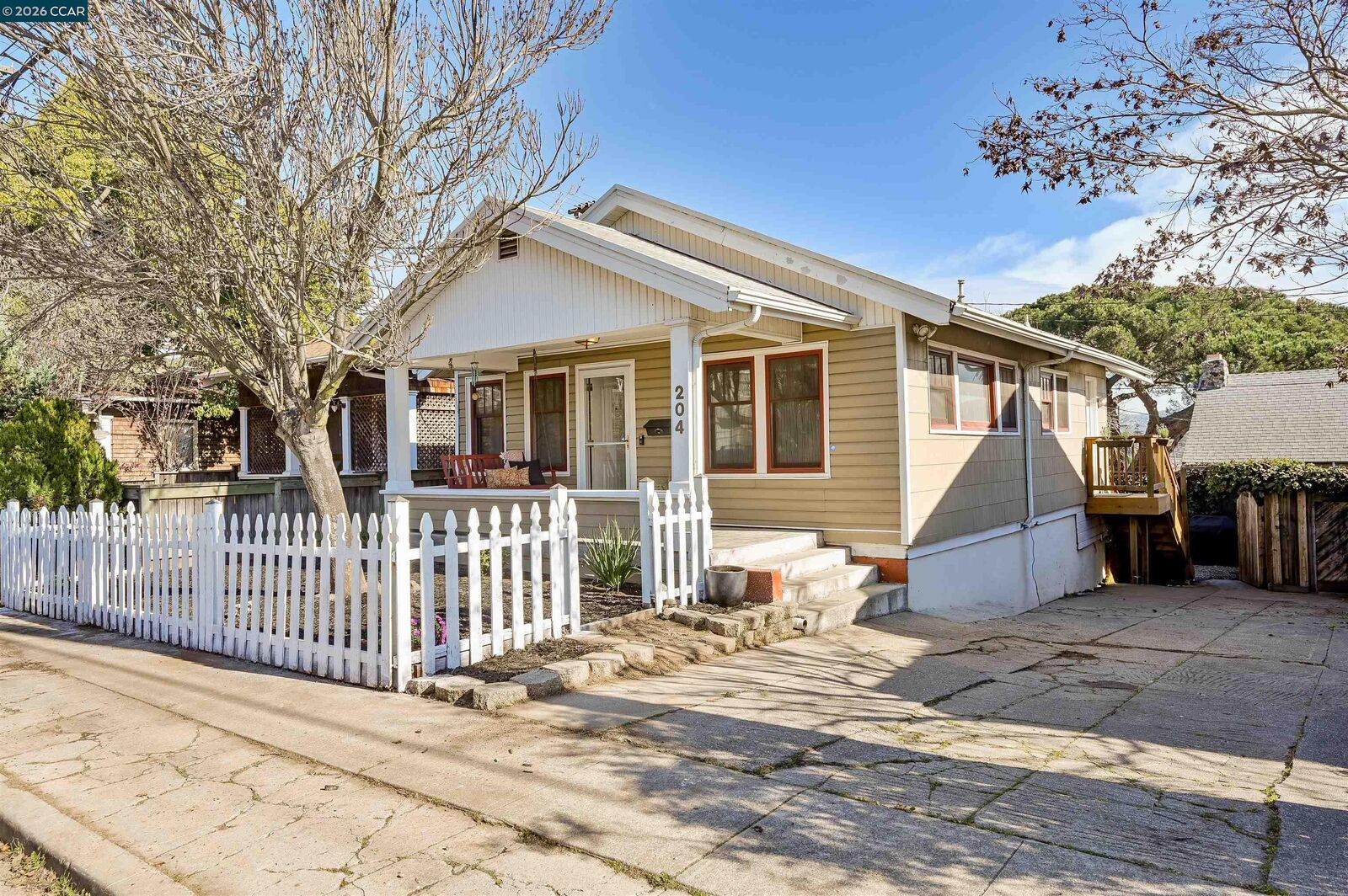 Property Photo:  204 Alameda St  CA 94590 