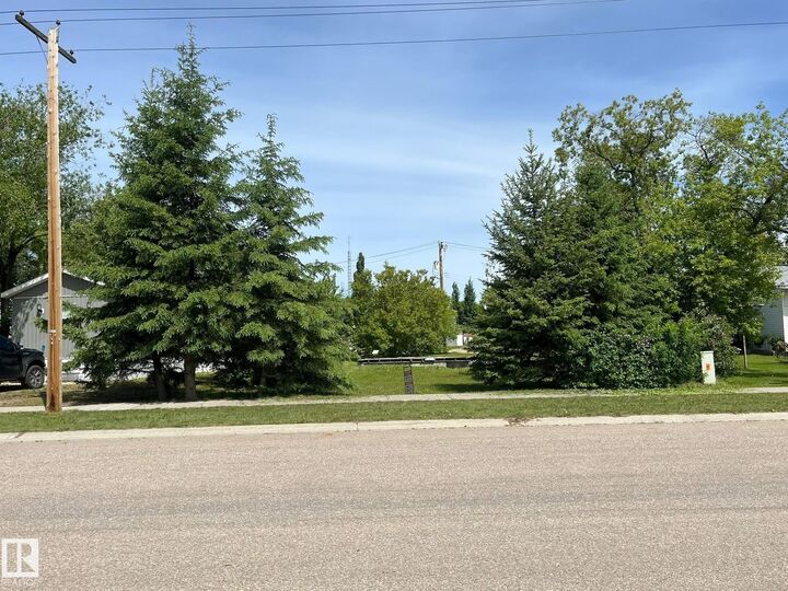 4805 48 Avenue — photo 1