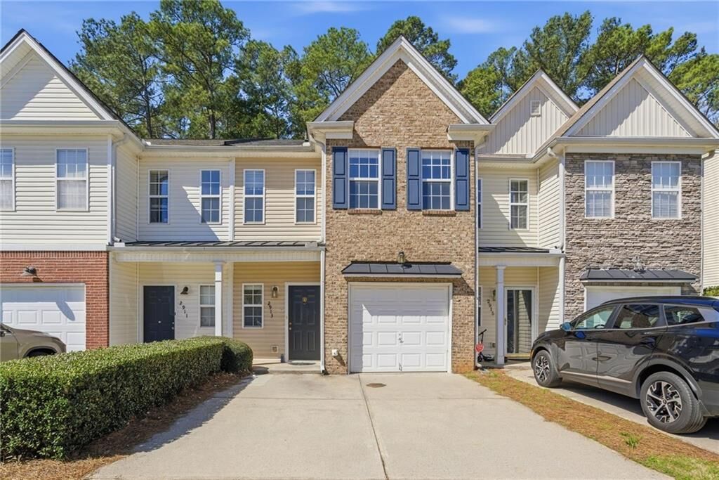 Property Photo:  2913 Greyhawk Lane  GA 30040 
