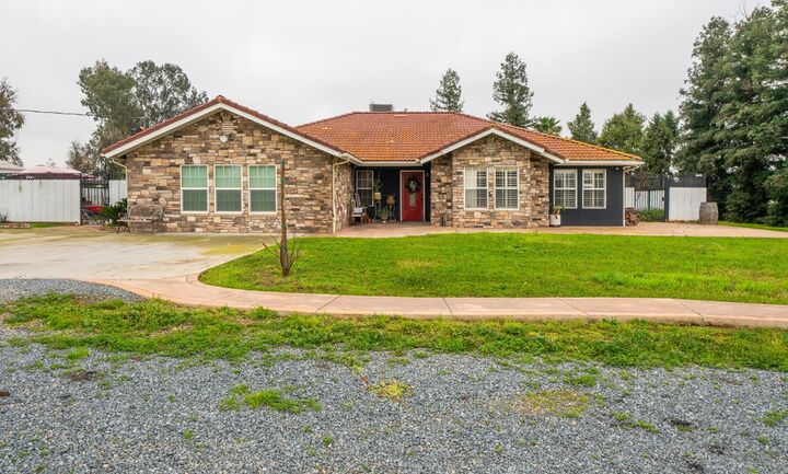 Property Photo: 31144 James Avenue CA 93636