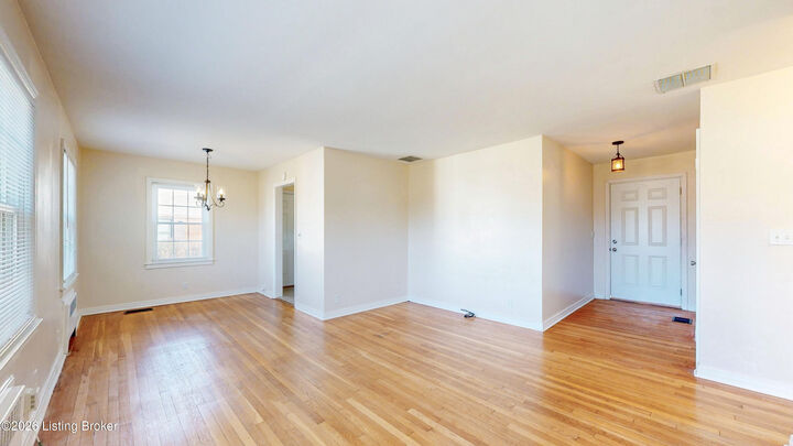 Property Photo: 2437 Proctor Knott Dr KY 40218