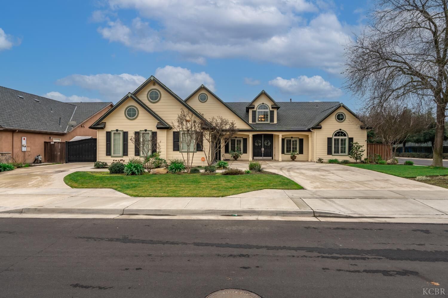 Property Photo:  297 W Harold Griswold Way  CA 93230 