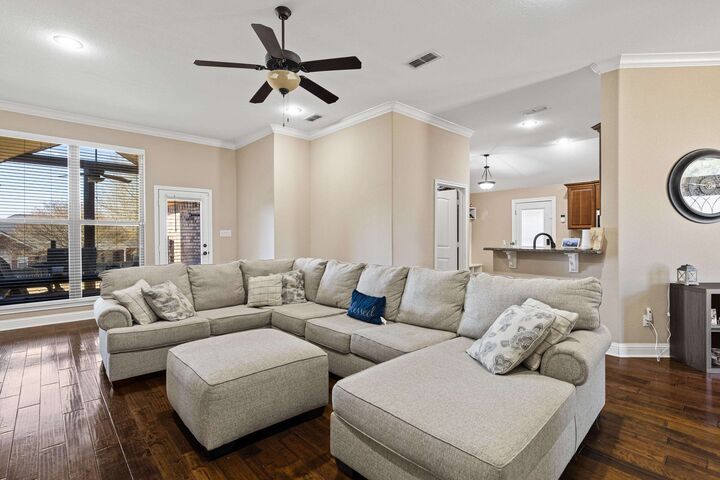 Property Photo:  104 Kenswick St.  TX 75652 