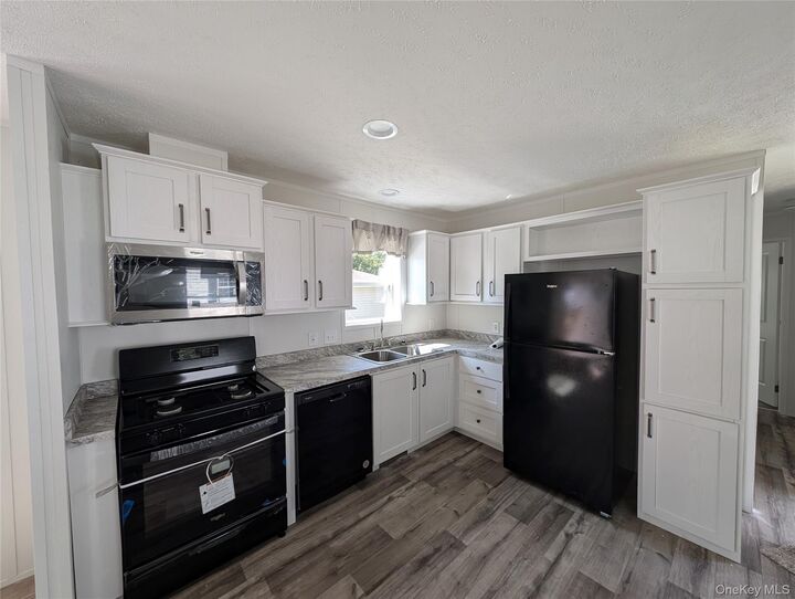 Property Photo:  11 Square Hill Road #27  NY 12553 