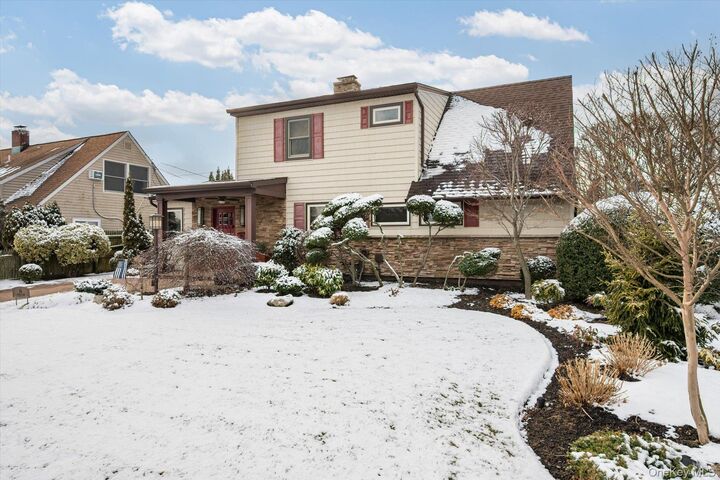 Property Photo:  16 Dahlia Lane  NY 11793 