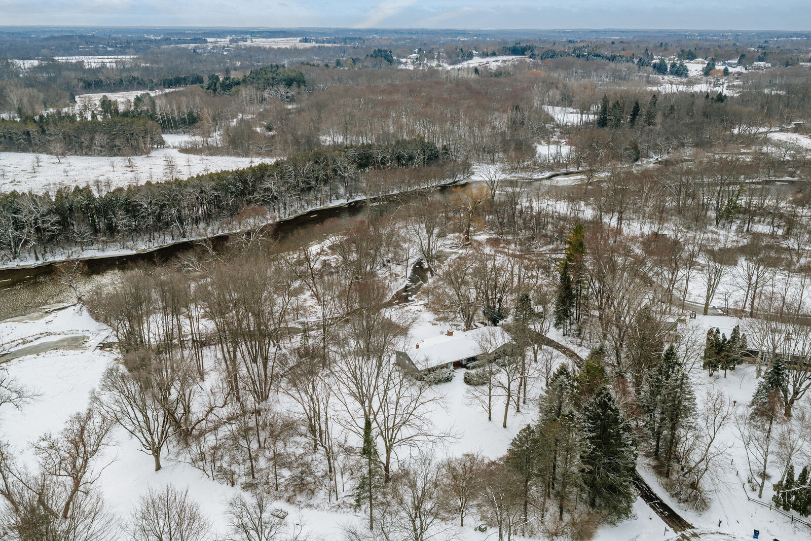 Property Photo:  707 Kimberly Ct  WI 53024 