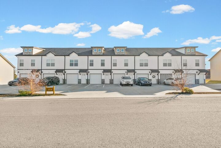 Property Photo:  208 Drayton Dr C  TN 37042 