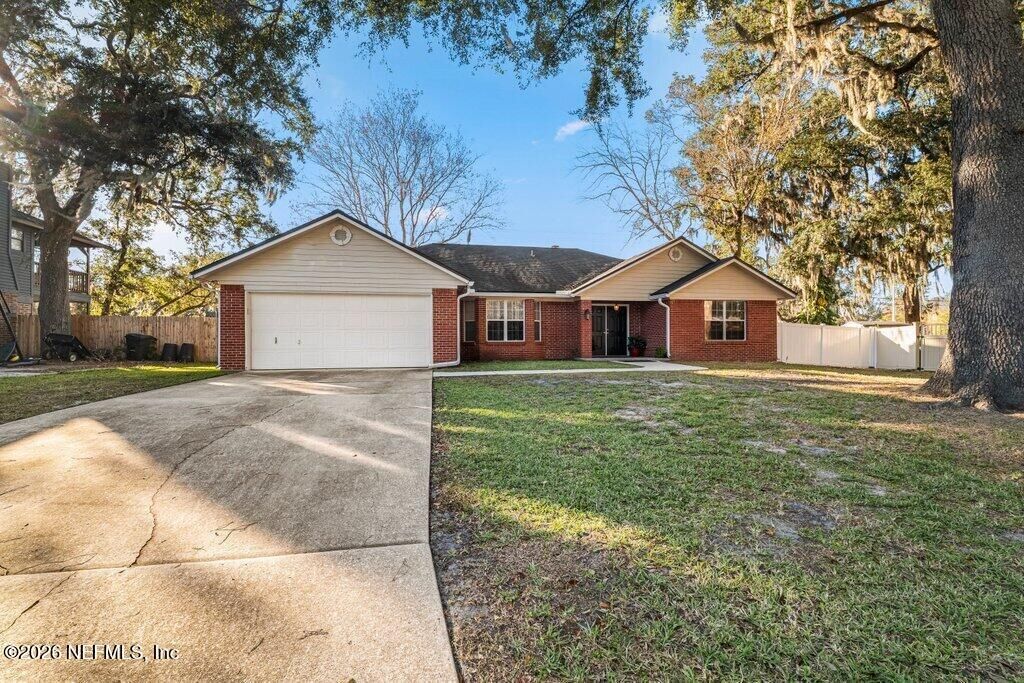 Property Photo:  4986 Canary Court  FL 32003 