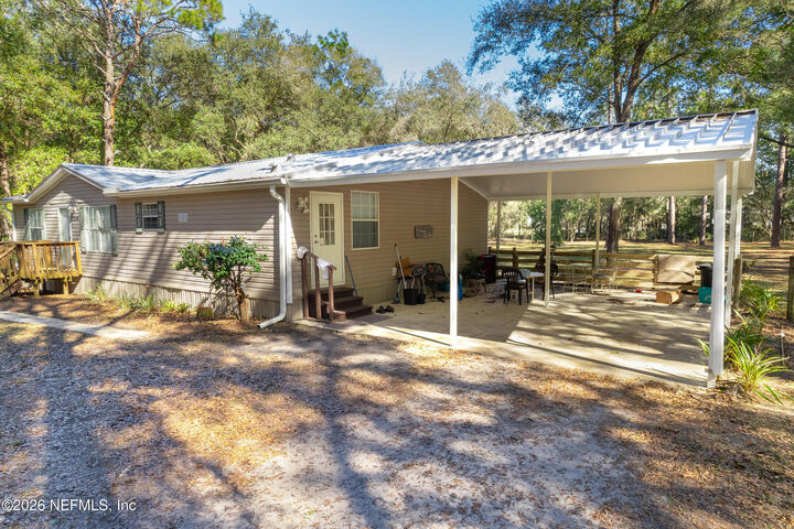Property Photo: 124 Idlewood Acres Road FL 32181