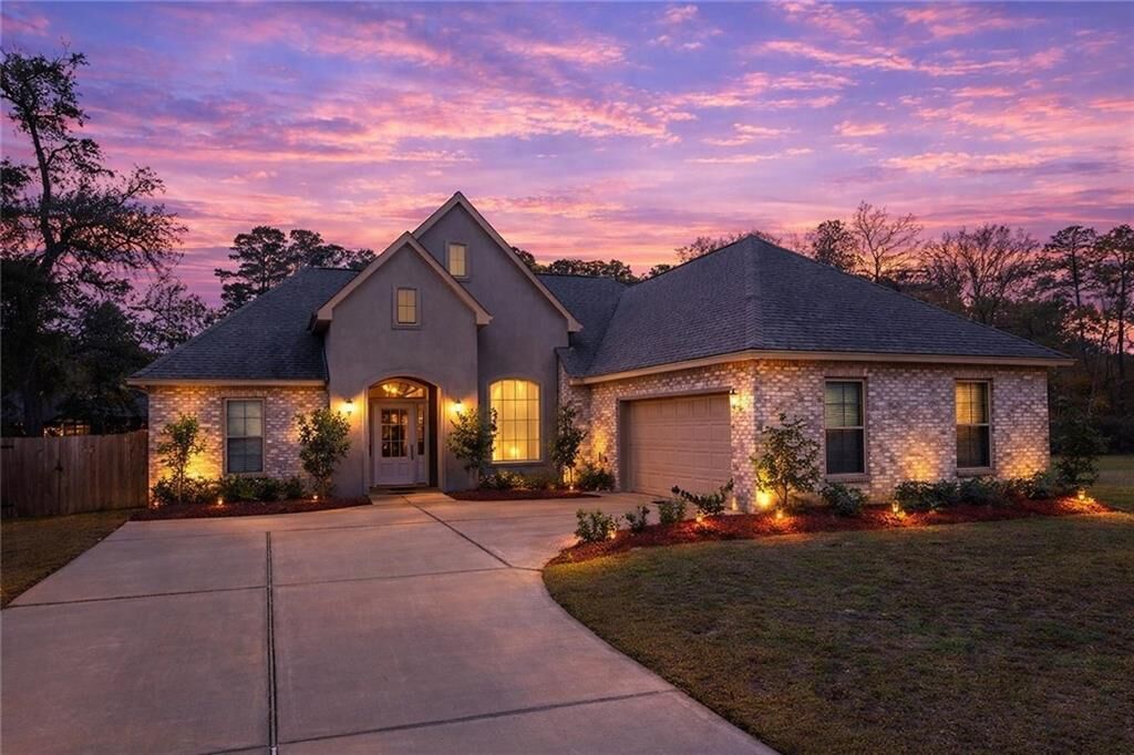 Property Photo:  341 Alan Circle  LA 70458 