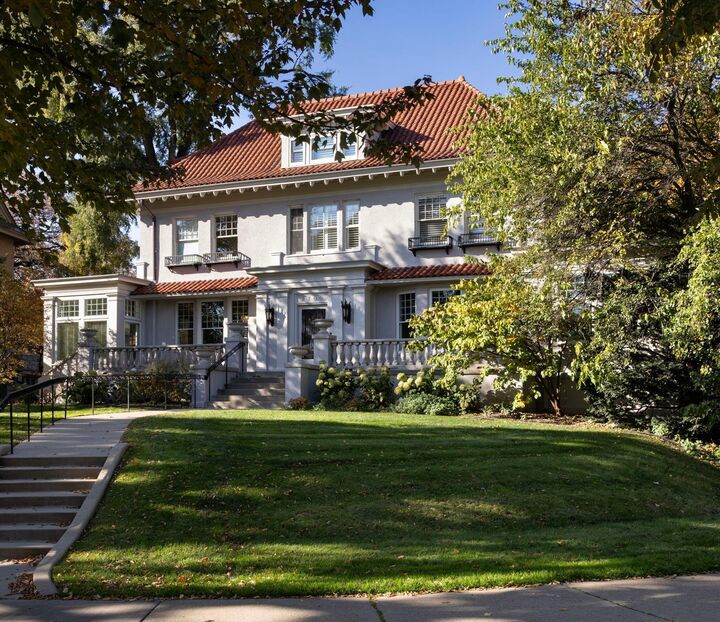 Property Photo:  2700 W Lake Of The Isles Parkway  MN 55416 