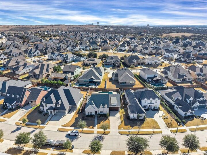 Property Photo: 312 Creekview Terrace TX 76008