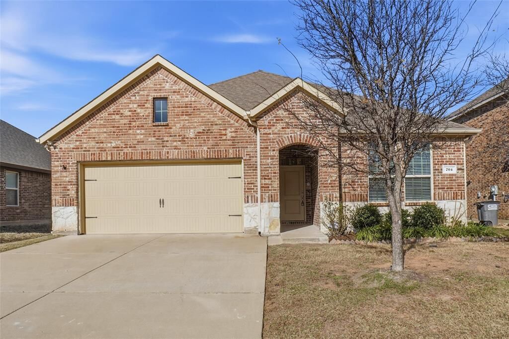 Property Photo:  704 Saddle Club Way  TX 75407 