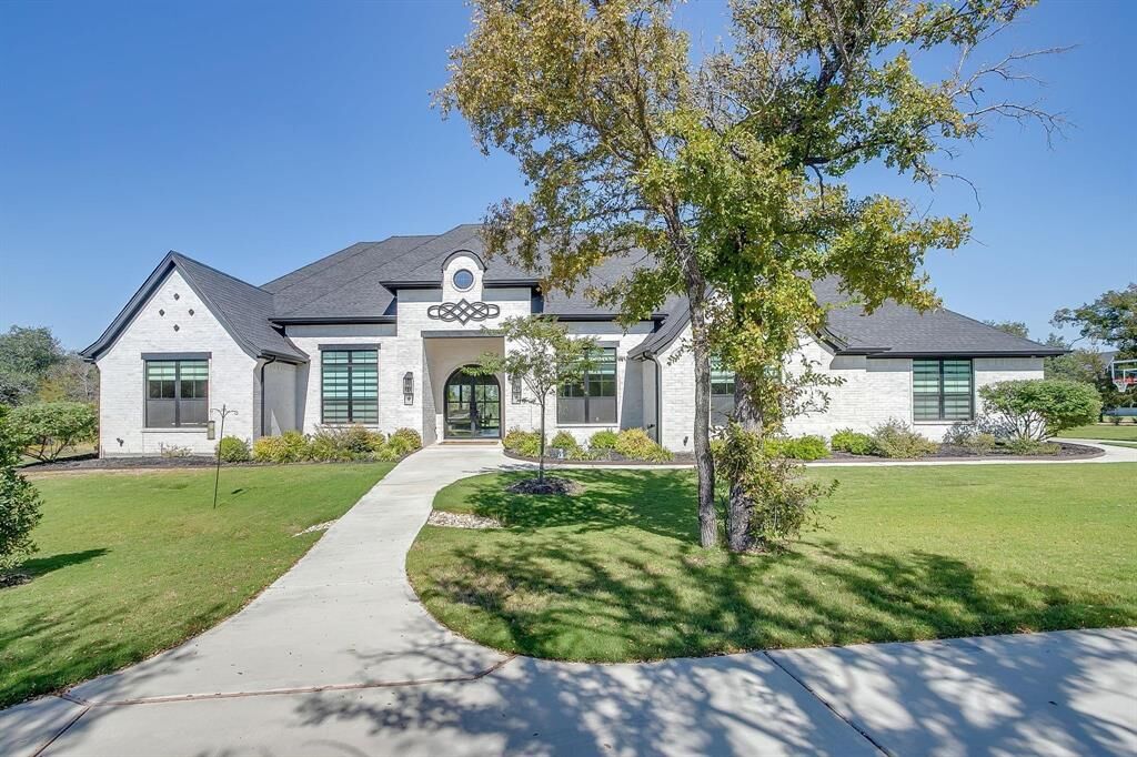 Property Photo:  104 Woodview Creek Trail  TX 76108 