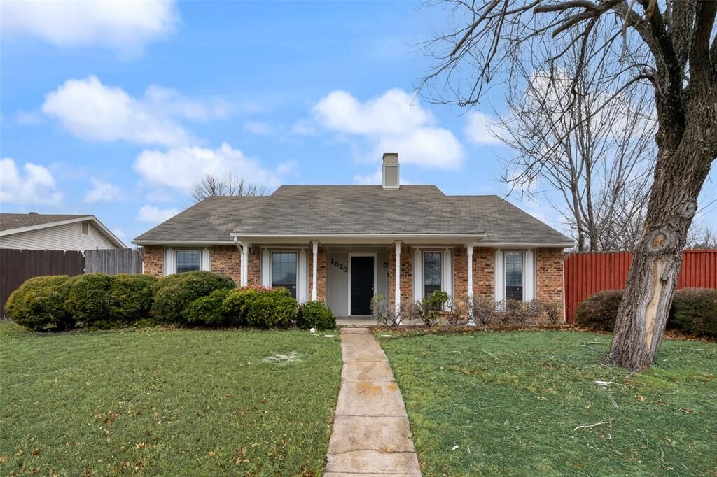 Property Photo: 1323 Rivercrest Boulevard TX 75002