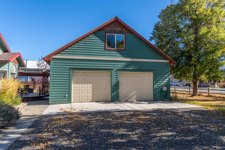 Property Photo:  1627 SE Lynn Boulevard  OR 97754 