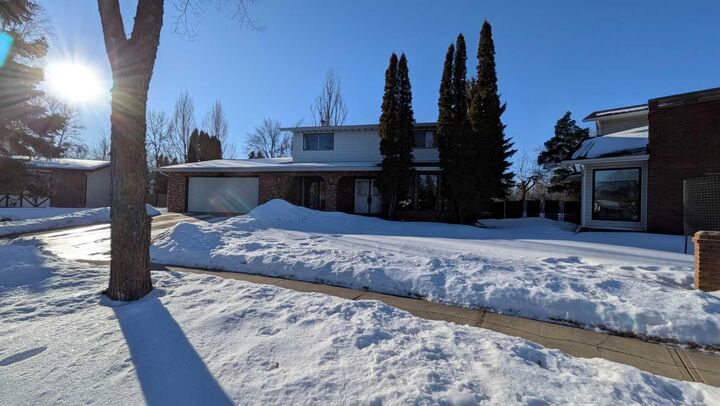 Property Photo:  3810 64 Street  AB T4V 2Z2 