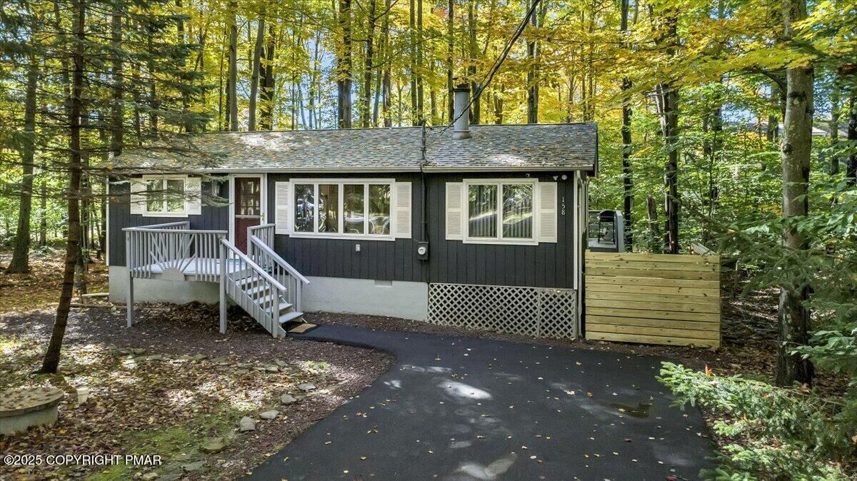 Property Photo: 158 Choctaw Drive PA 18347