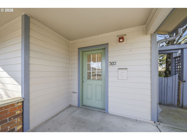 Property Photo: 9837 NE Irving St #302 OR 97220