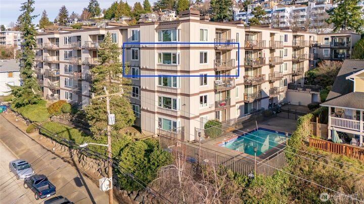 Property Photo:  2253  Gilman Drive W 406  WA 98119 