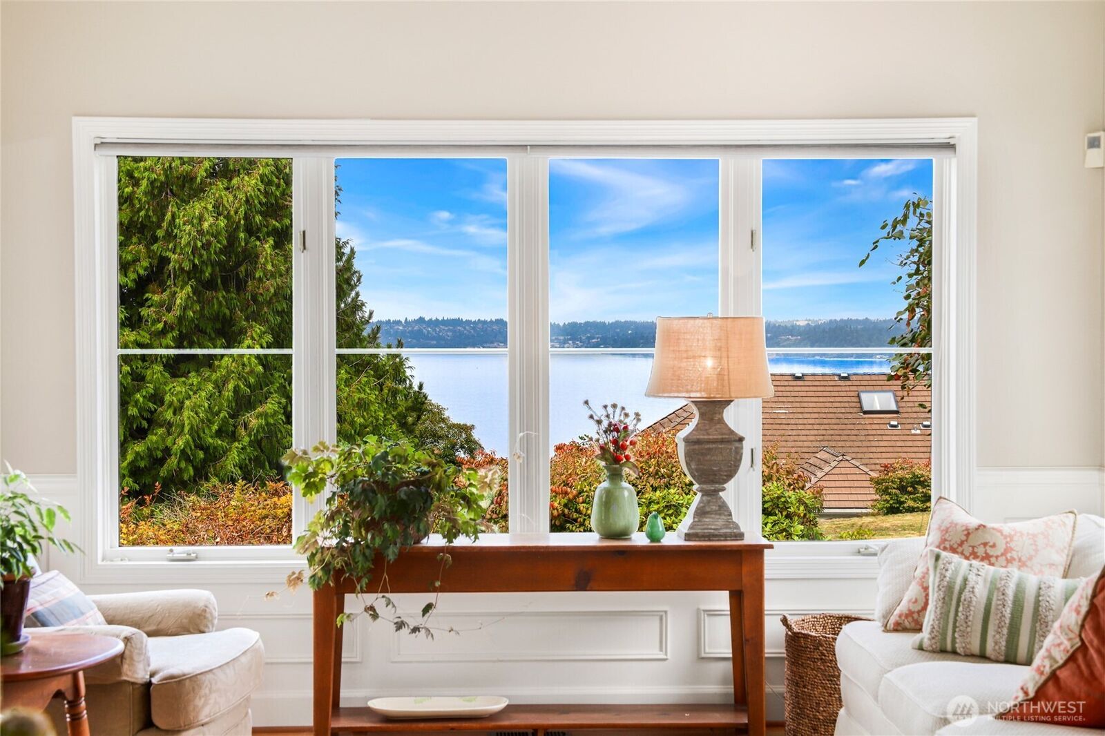 Property Photo: 621 SW 295th Place WA 98023