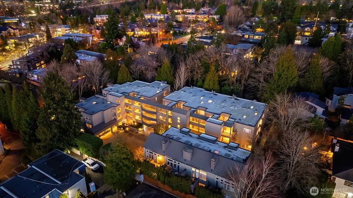 Property Photo:  501  Kirkland Avenue 1  WA 98033 