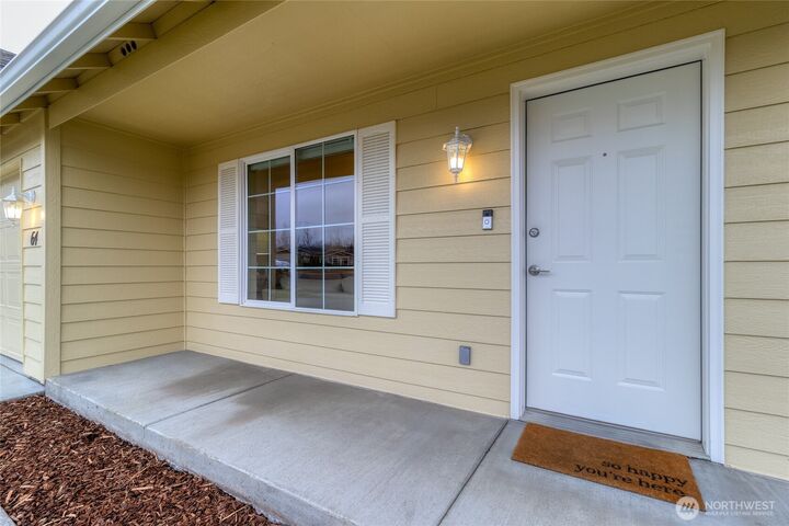 Property Photo: 64 Talon Loop WA 99362