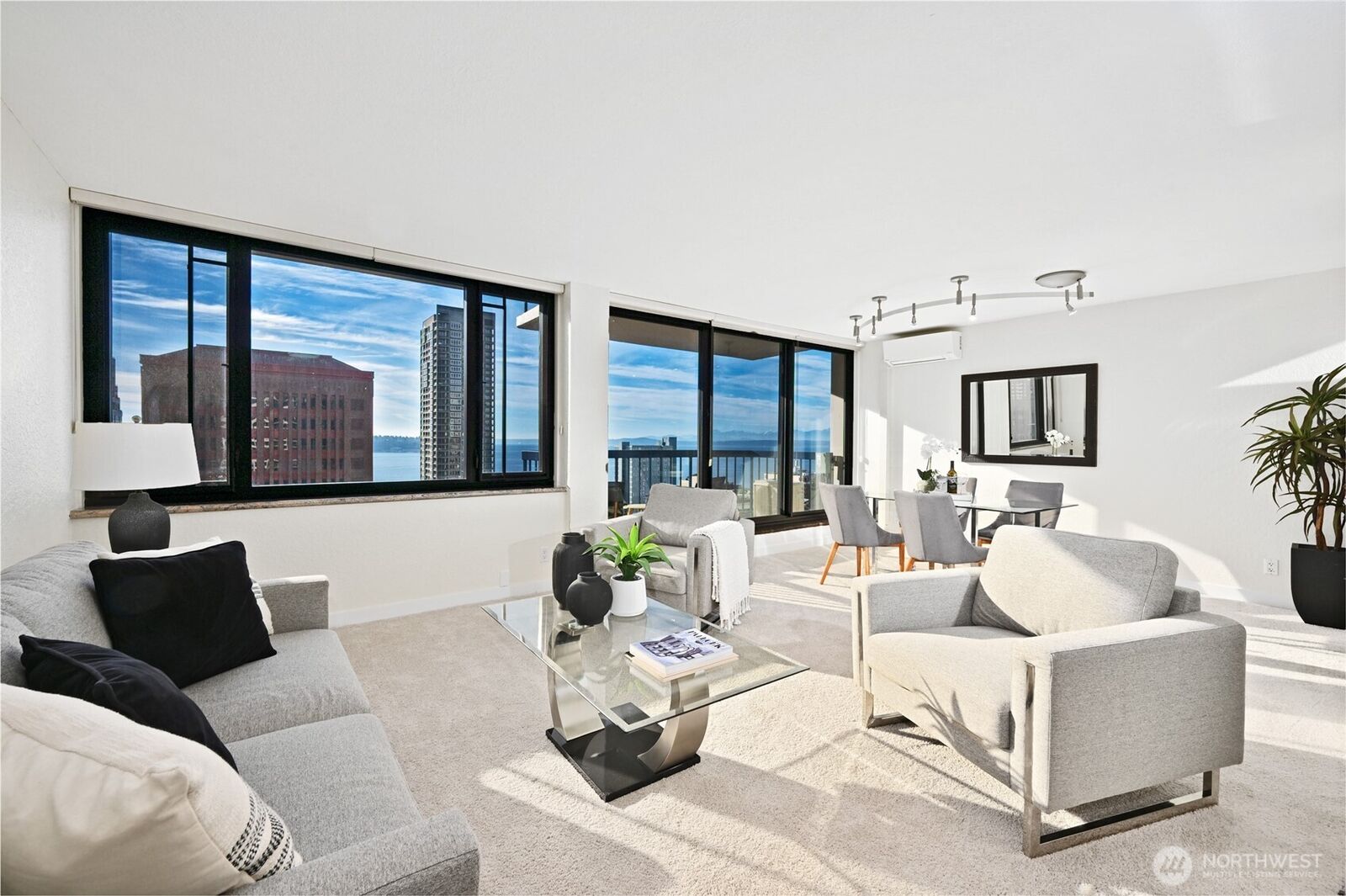 Property Photo:  2100  3rd Avenue 1502  WA 98121 