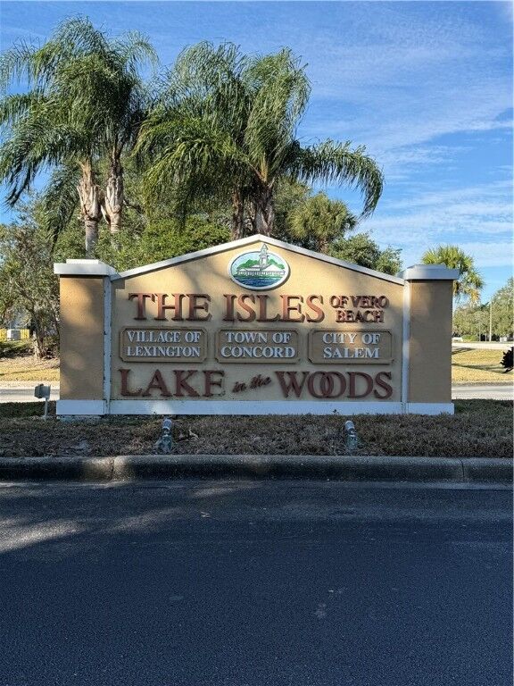 Property Photo:  1845 Waterford Drive 5  FL 32966 