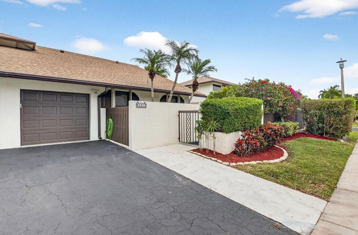 Property Photo:  327 SW 29th Avenue  FL 33445 