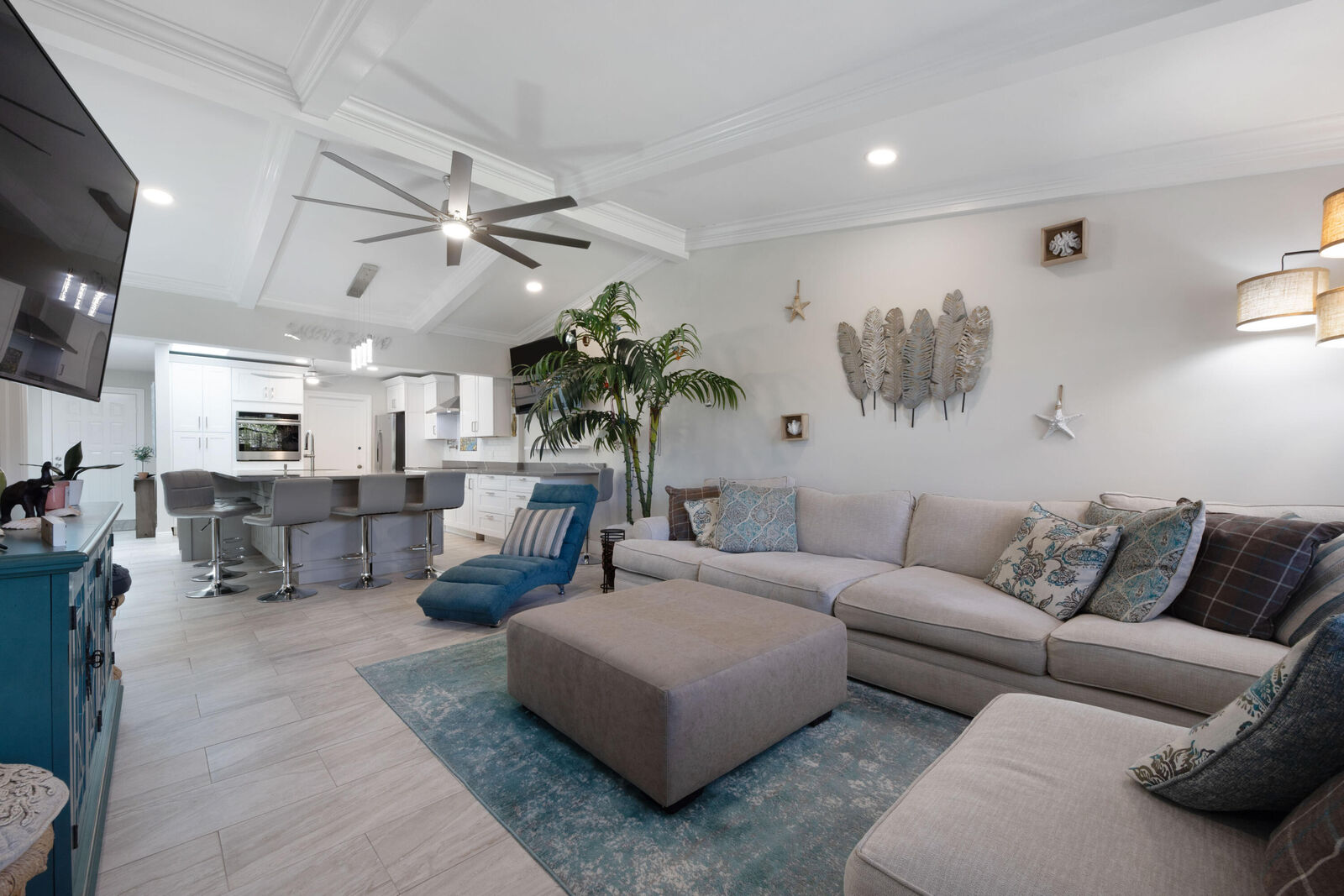 Property Photo: 7 Ridge Pointe Drive C FL 33435