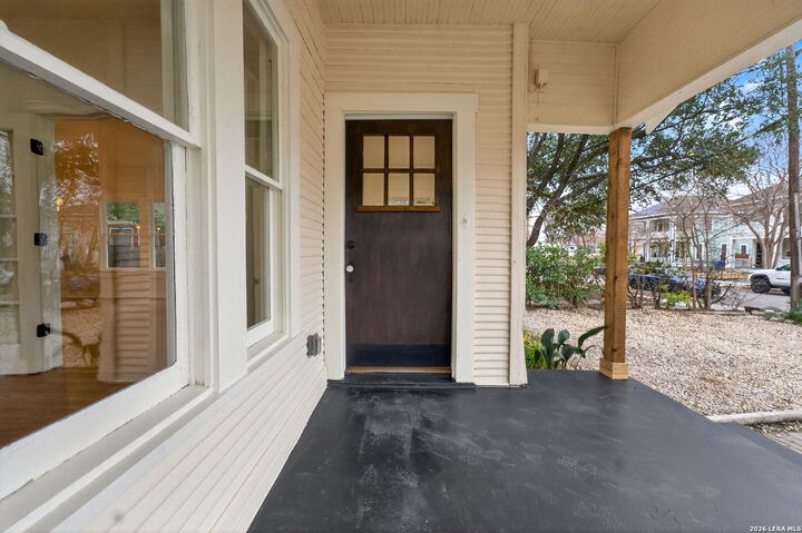 Property Photo: 214 Ira TX 78209