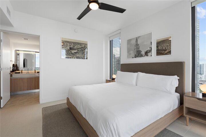 Property Photo:  159 NE 6th St 2415  FL 33132 