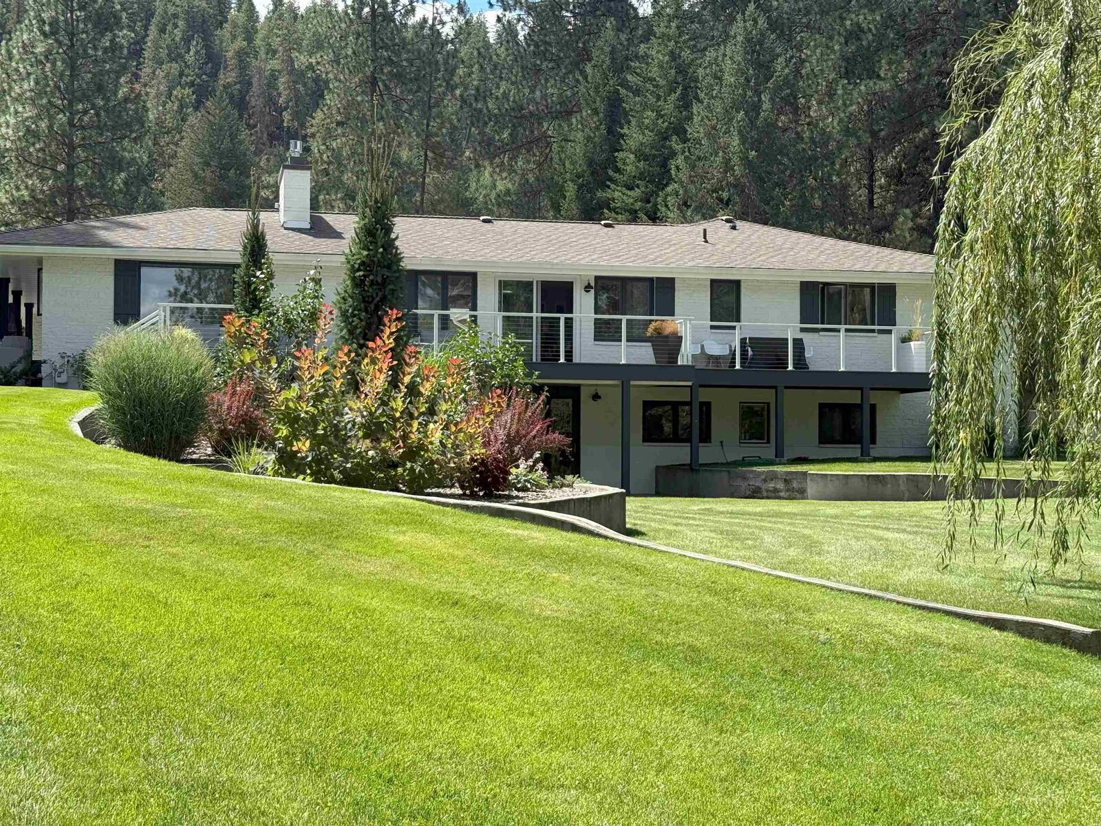 Property Photo: 2710 W Regina Ln WA 99218